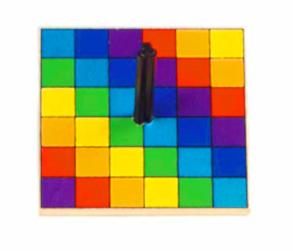 Goki houten tol met vierkantjes multicolor